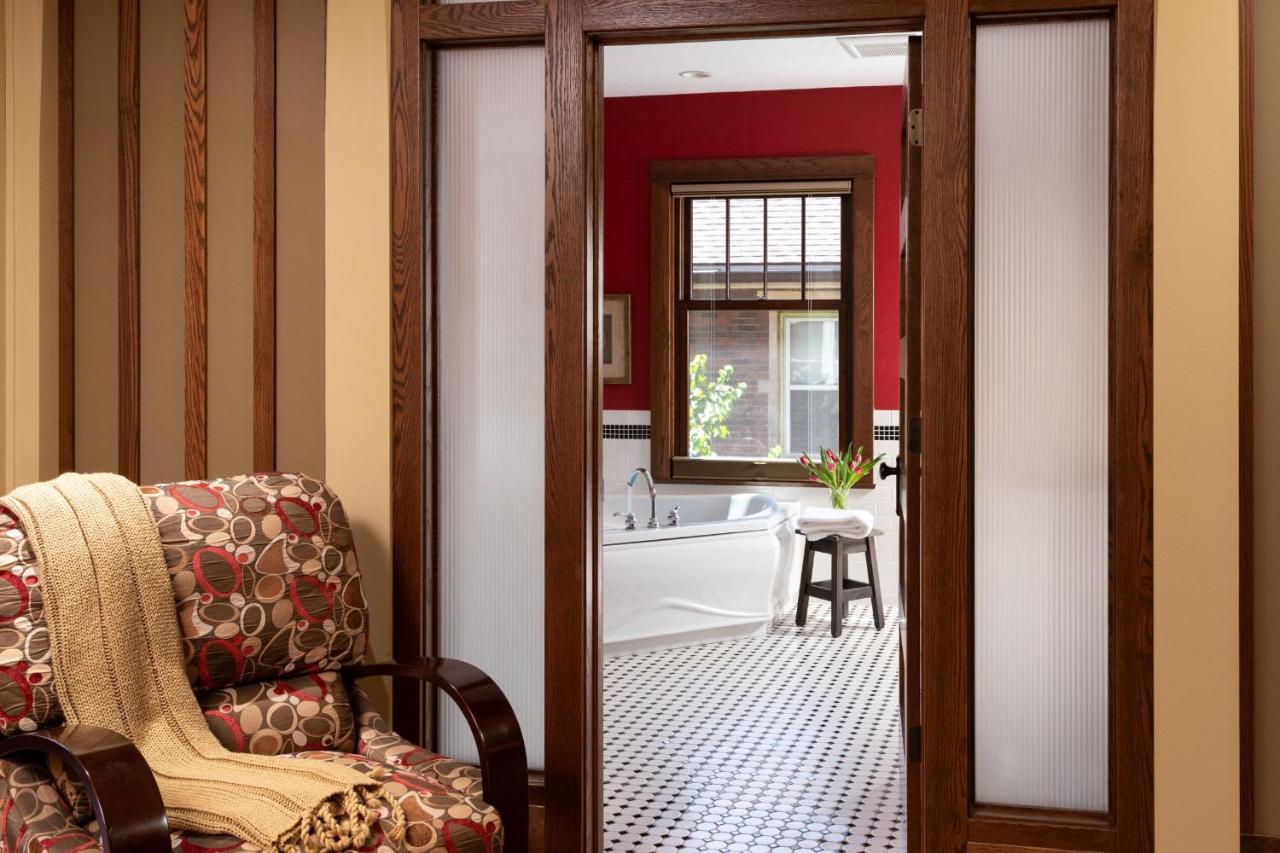 The Buckingham Inn Мадисън Екстериор снимка